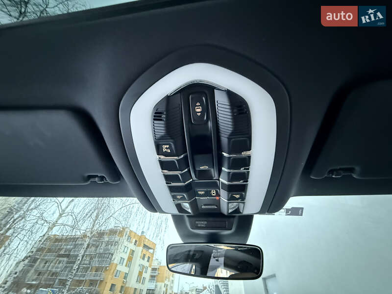 Внедорожник / Кроссовер Porsche Macan 2020 в Киеве