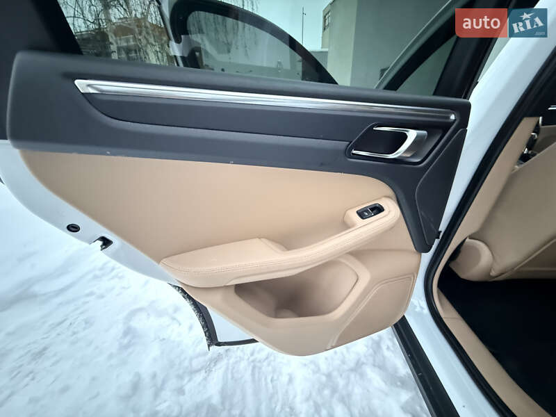 Внедорожник / Кроссовер Porsche Macan 2020 в Киеве