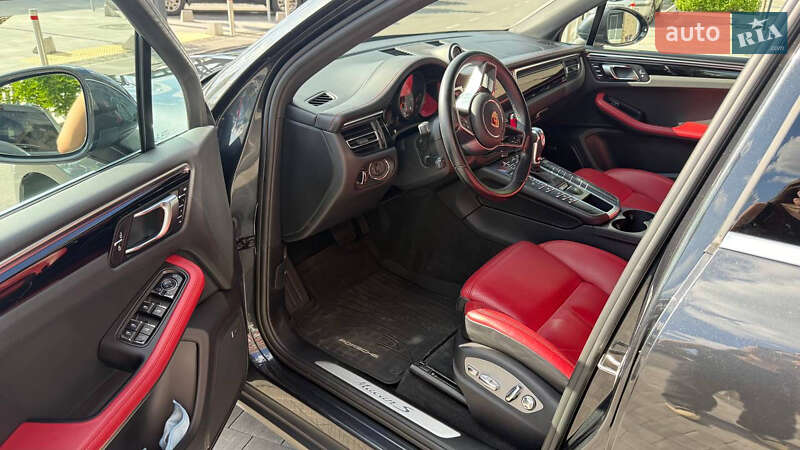 Позашляховик / Кросовер Porsche Macan 2020 в Києві