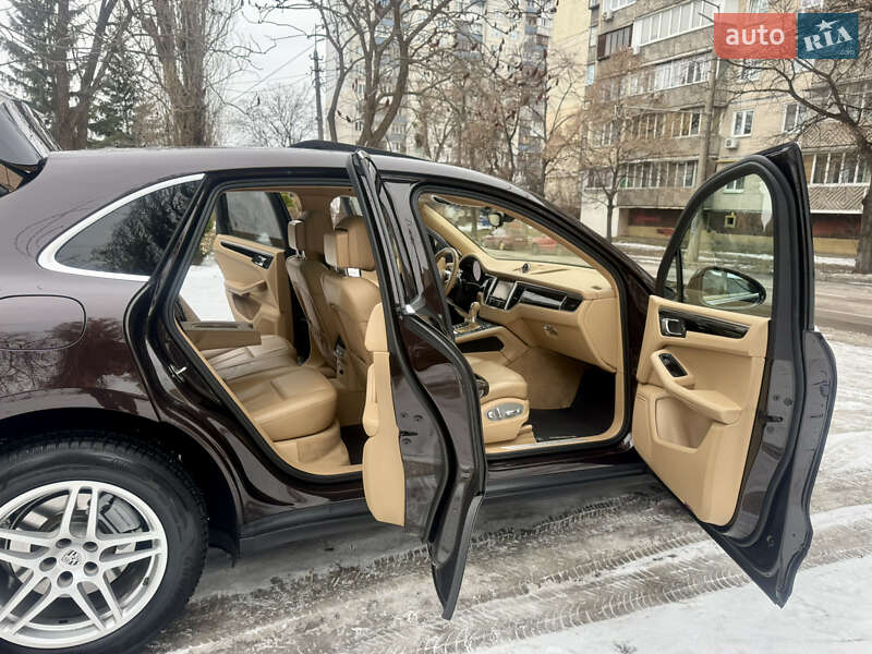 Позашляховик / Кросовер Porsche Macan 2014 в Києві