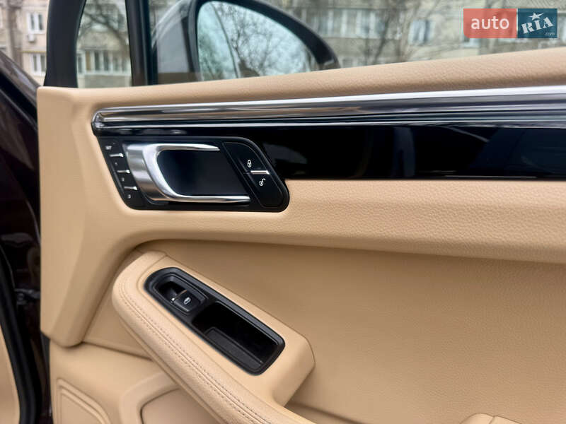 Позашляховик / Кросовер Porsche Macan 2014 в Києві