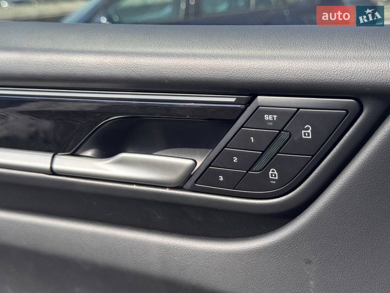 Позашляховик / Кросовер Porsche Macan 2024 в Києві