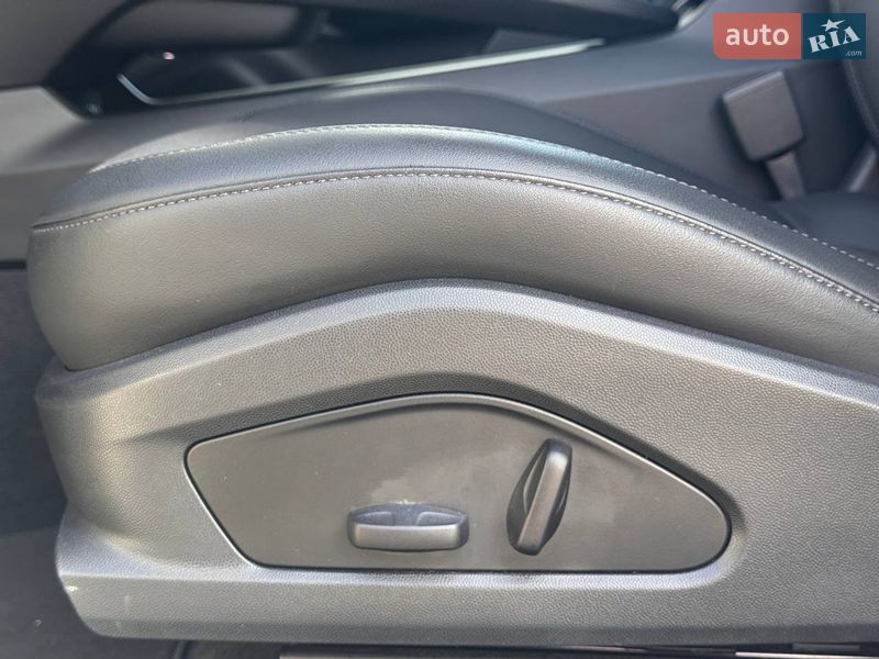 Позашляховик / Кросовер Porsche Macan 2024 в Києві