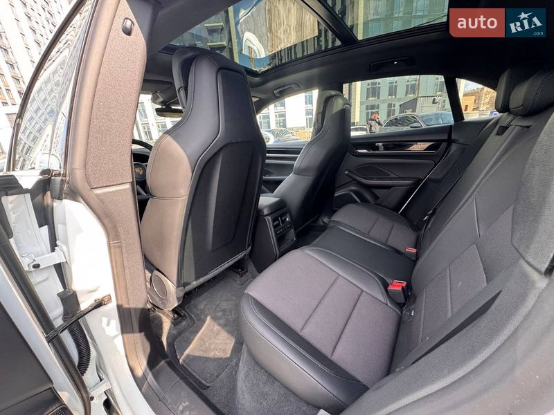 Позашляховик / Кросовер Porsche Macan 2024 в Києві
