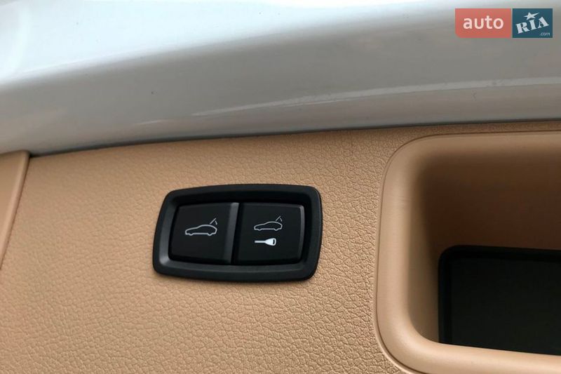 Позашляховик / Кросовер Porsche Macan 2016 в Києві