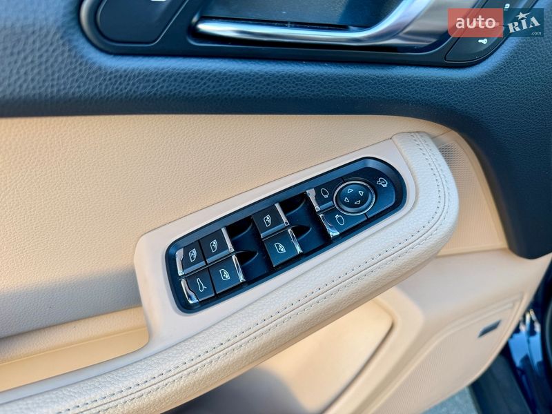 Позашляховик / Кросовер Porsche Macan 2021 в Києві