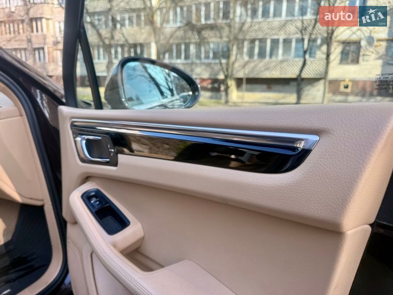 Позашляховик / Кросовер Porsche Macan 2014 в Києві