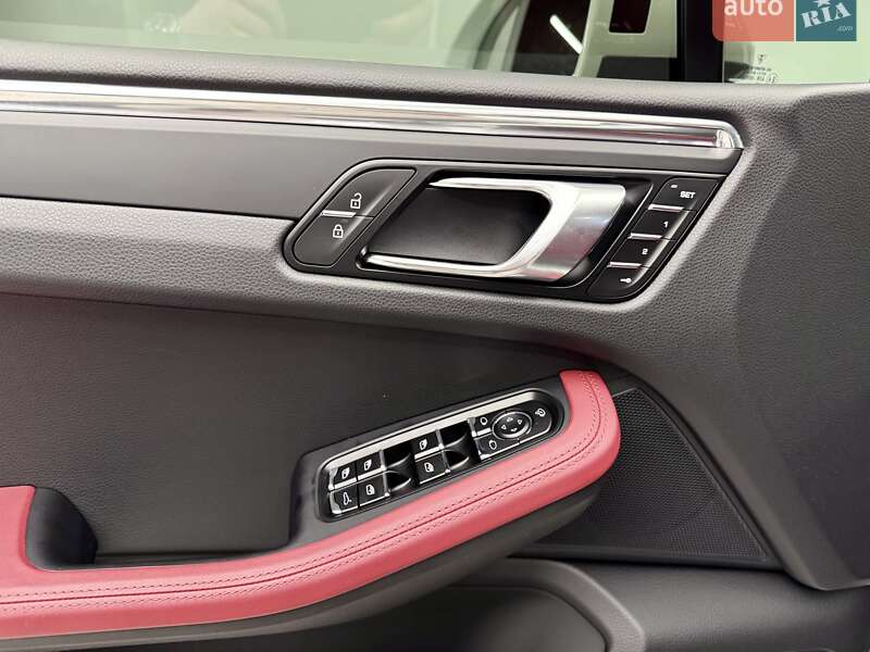 Внедорожник / Кроссовер Porsche Macan 2025 в Киеве