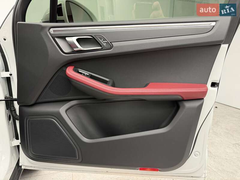 Внедорожник / Кроссовер Porsche Macan 2025 в Киеве