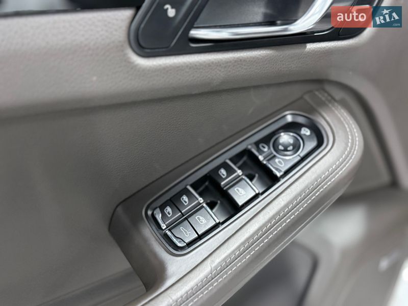 Внедорожник / Кроссовер Porsche Macan 2015 в Одессе