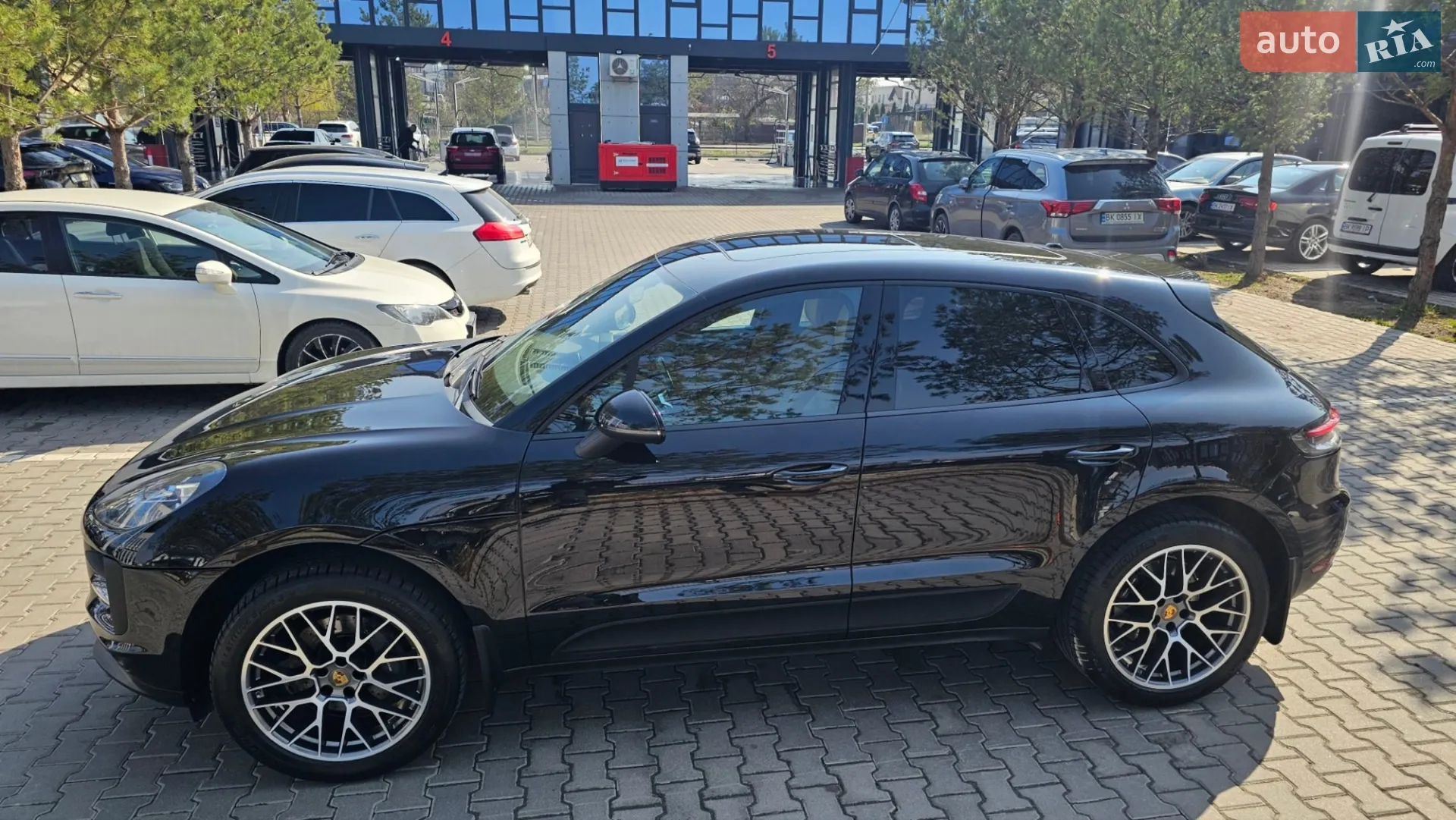 2020 Porsche Macan - мініатюра 2