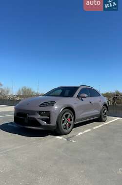 Внедорожник / Кроссовер Porsche Macan 2024 в Киеве