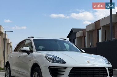 Позашляховик / Кросовер Porsche Macan 2015 в Чернівцях