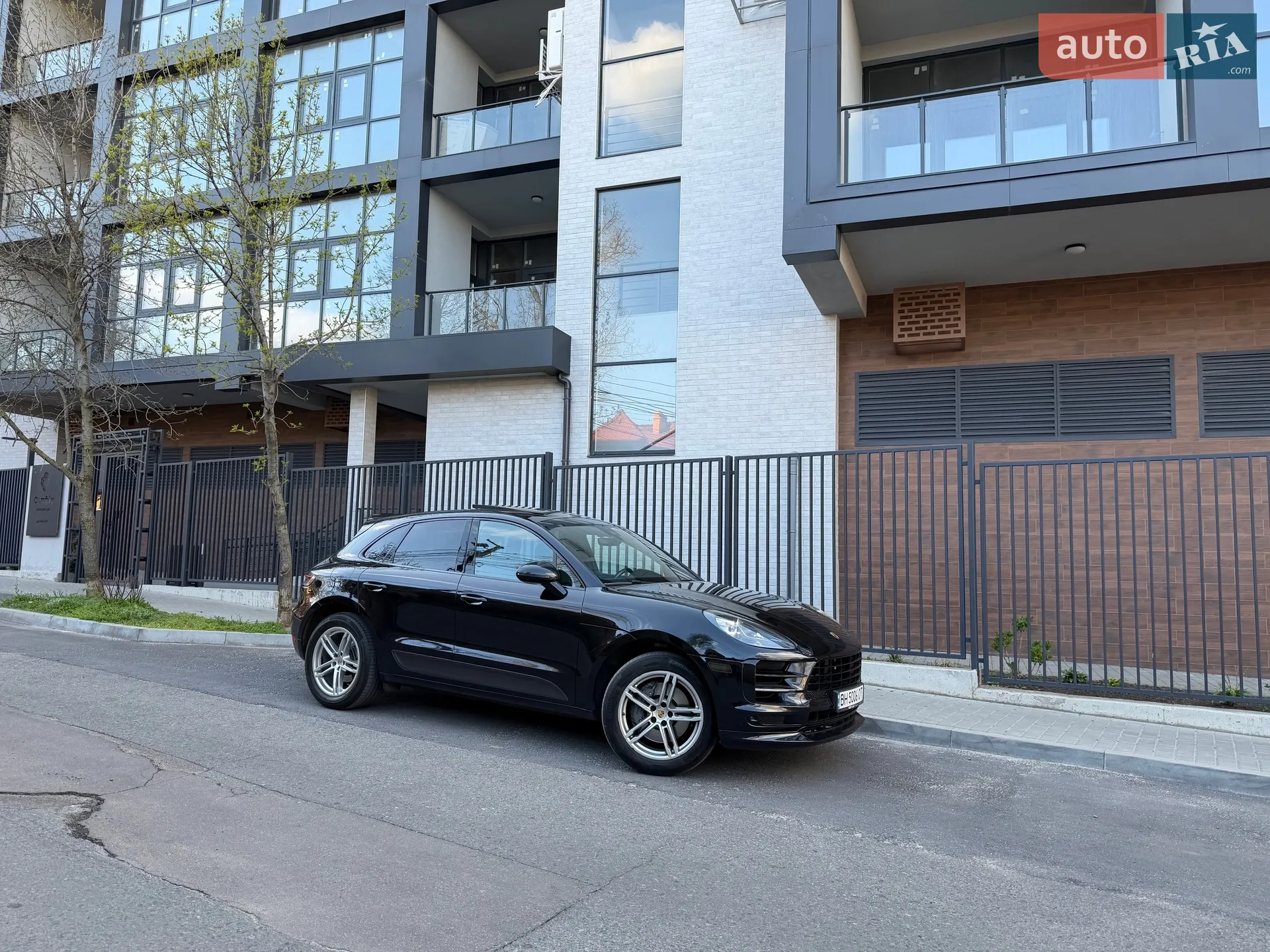 2019 Porsche Macan - мініатюра 2