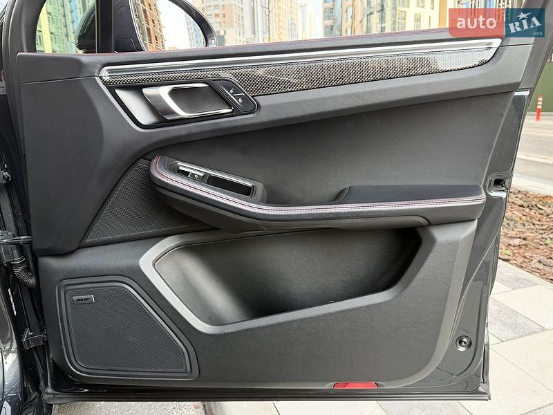 Внедорожник / Кроссовер Porsche Macan 2016 в Киеве