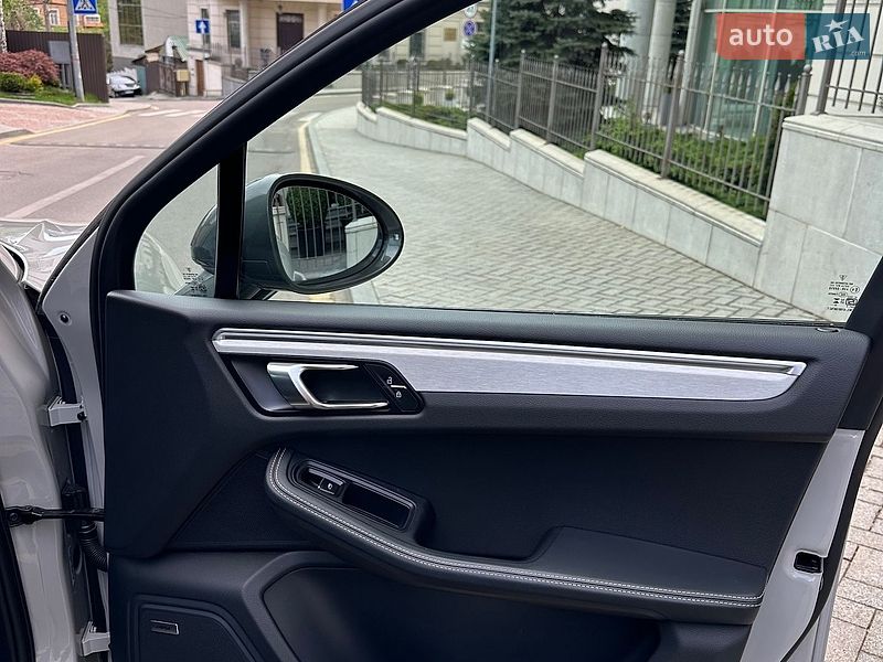 Внедорожник / Кроссовер Porsche Macan 2023 в Киеве