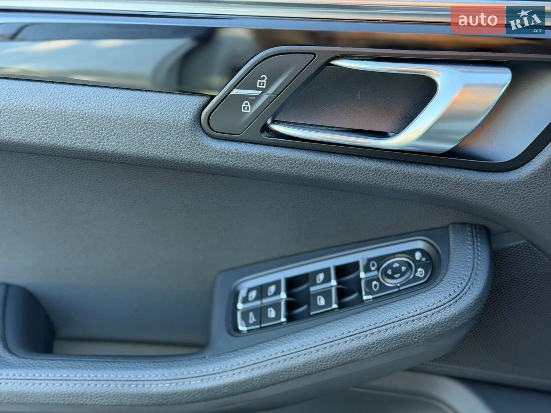 2020 Porsche Macan - мініатюра 18