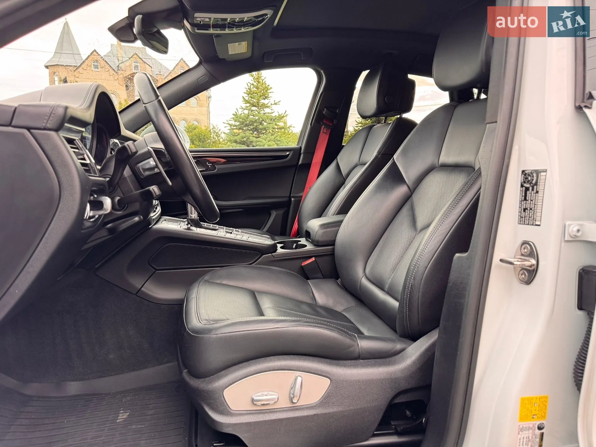 2021 Porsche Macan - мініатюра 31
