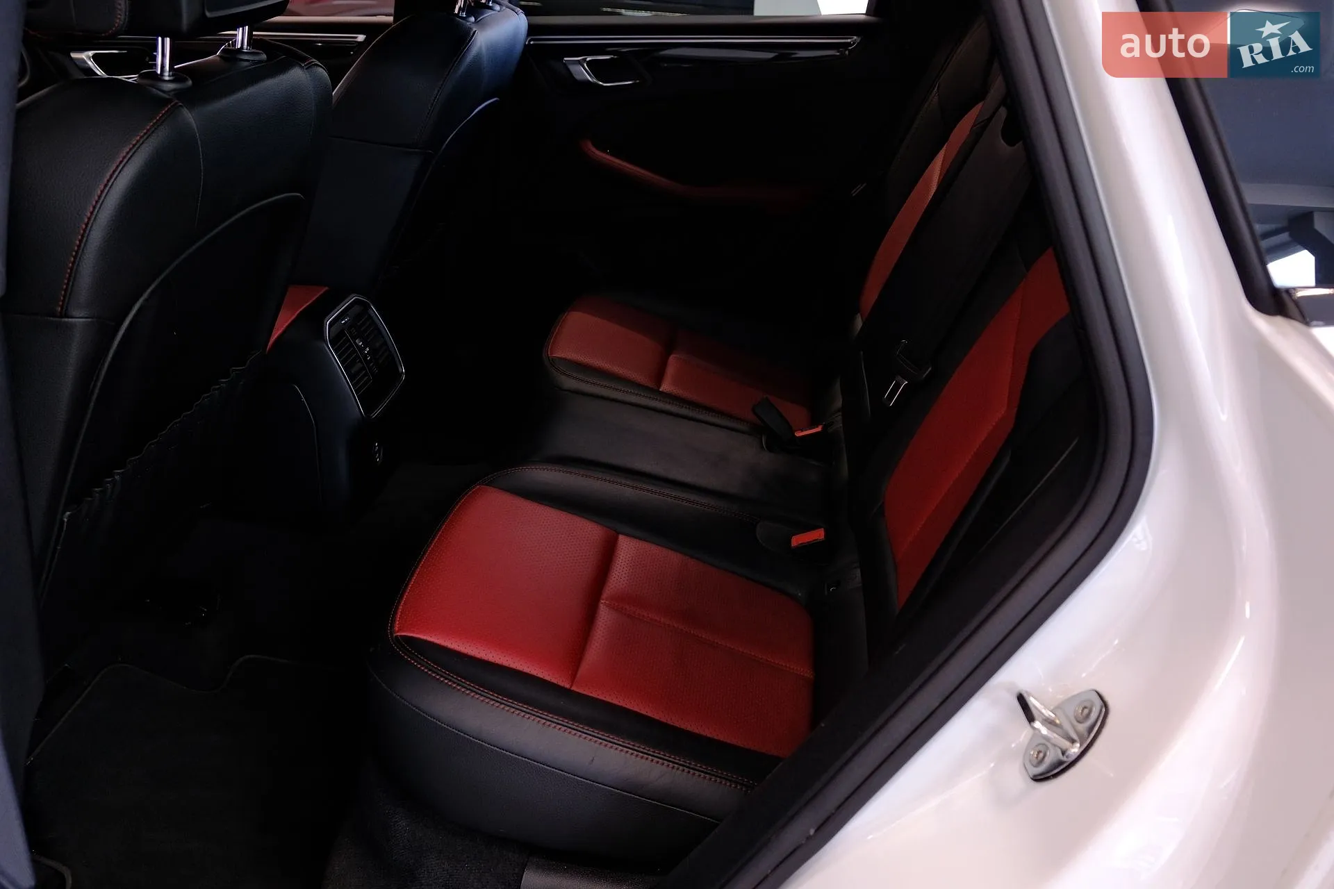 2019 Porsche Macan - мініатюра 31