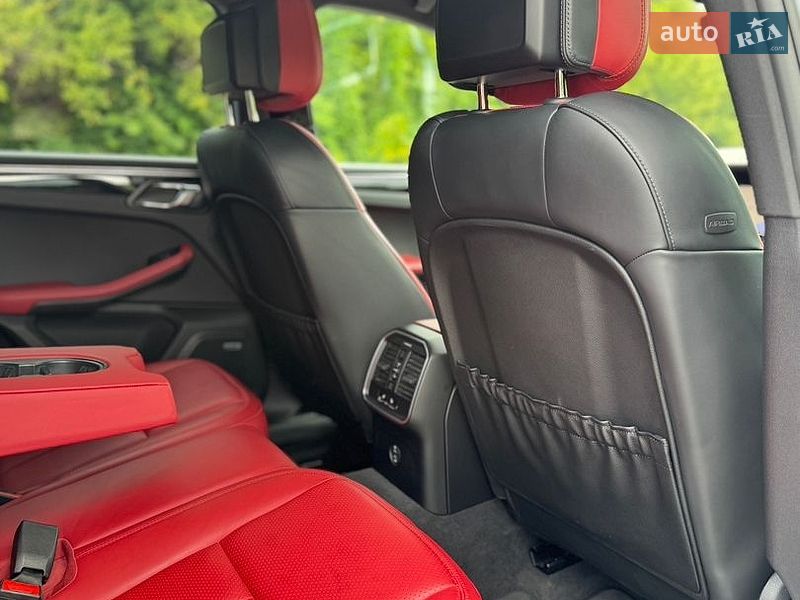 Позашляховик / Кросовер Porsche Macan 2019 в Дніпрі