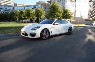 Хэтчбек Porsche Panamera 2013 в 