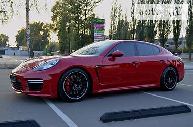 Седан Porsche Panamera 2014 в Киеве