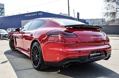 Седан Porsche Panamera 2014 в Киеве