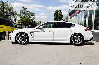 Седан Porsche Panamera 2014 в Киеве