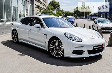 Седан Porsche Panamera 2014 в Киеве