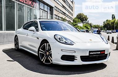 Седан Porsche Panamera 2014 в Киеве