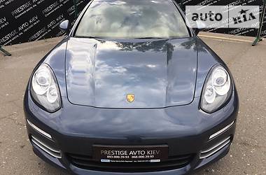 Седан Porsche Panamera 2013 в Киеве