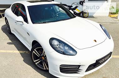 Седан Porsche Panamera 2014 в Киеве