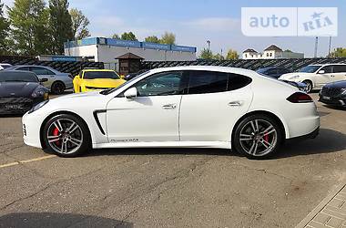 Седан Porsche Panamera 2014 в Киеве