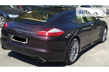 Седан Porsche Panamera 2012 в Киеве