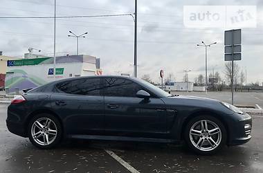 Седан Porsche Panamera 2012 в Києві