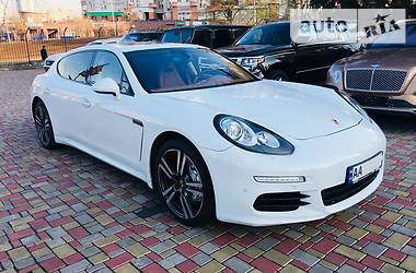 Седан Porsche Panamera 2013 в Киеве