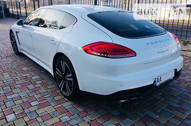 Седан Porsche Panamera 2013 в Киеве