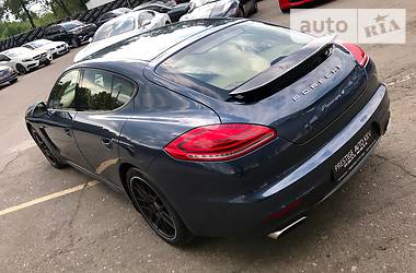 Седан Porsche Panamera 2013 в Киеве