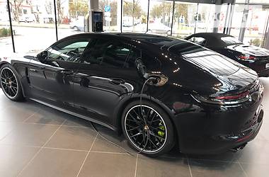 Купе Porsche Panamera 2018 в Киеве