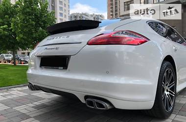 Седан Porsche Panamera 2011 в Киеве