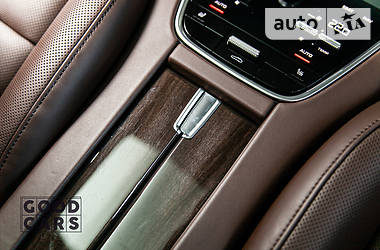 Ліфтбек Porsche Panamera 2018 в 