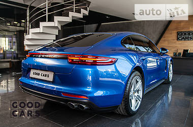 Ліфтбек Porsche Panamera 2018 в 