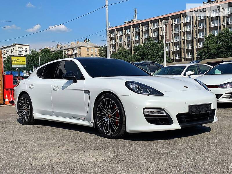 Седан Porsche Panamera 2012 в Киеве