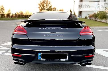 Седан Porsche Panamera 2014 в Киеве