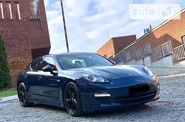 Хэтчбек Porsche Panamera 2011 в Киеве