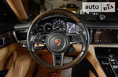 Ліфтбек Porsche Panamera 2017 в 