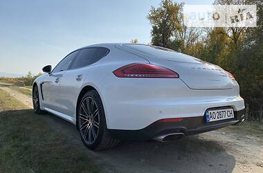 Хэтчбек Porsche Panamera 2016 в Киеве