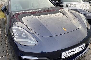 Купе Porsche Panamera 2019 в 