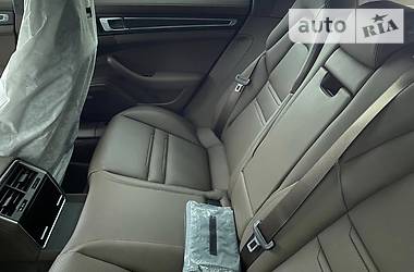 Купе Porsche Panamera 2019 в 