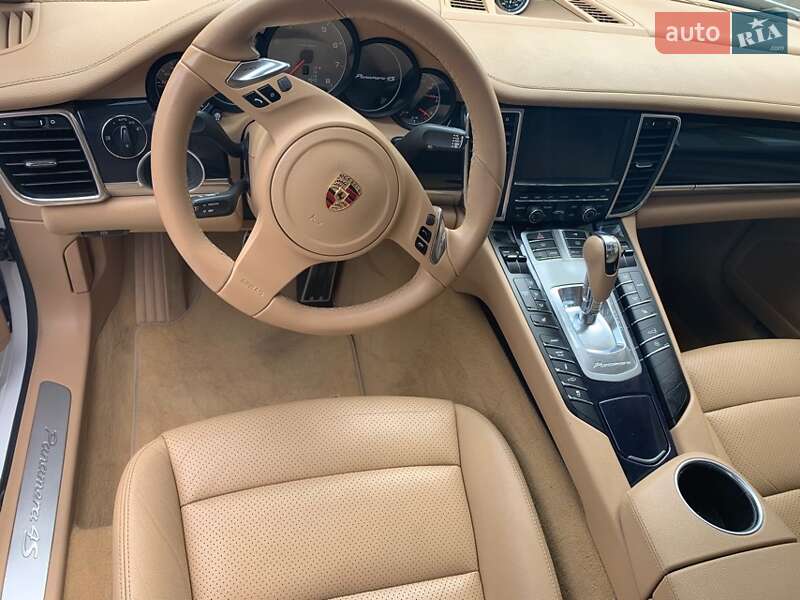 Хэтчбек Porsche Panamera 2010 в Тернополе